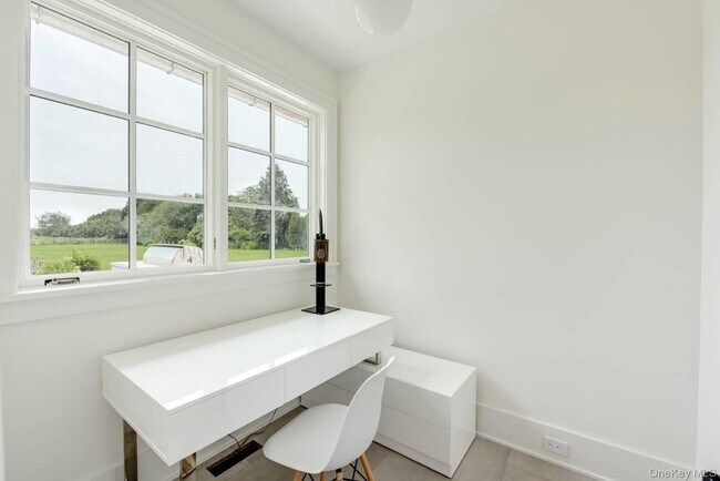 Building Photo - 571 Pauls Ln