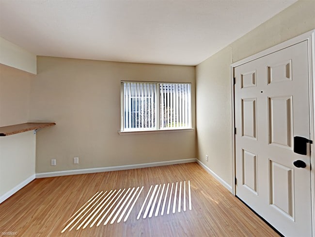 Building Photo - 2 br, 1 bath  - 1455 Kerley Dr Apt 1 Apt 1