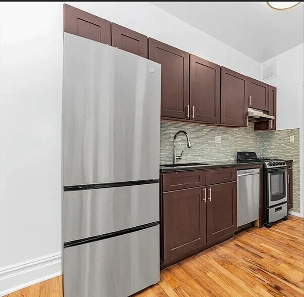 Building Photo - 400 E 53rd St
