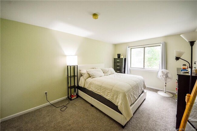 Building Photo - 115 Fillow St