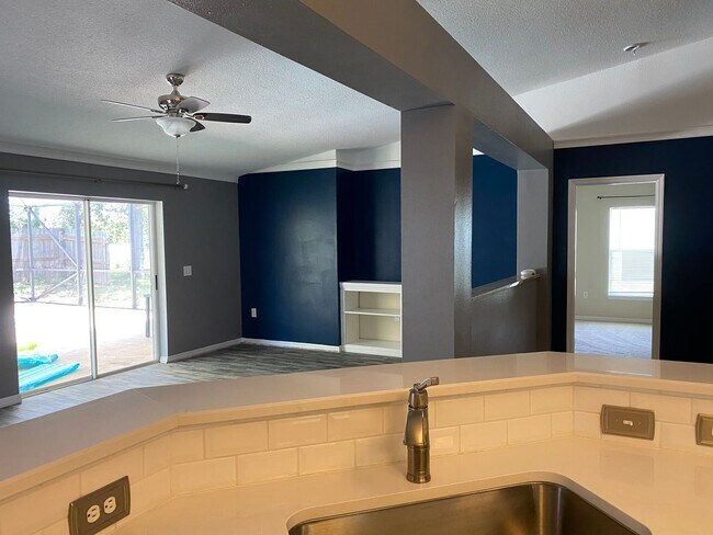 Building Photo - 4346 Four Lakes Dr