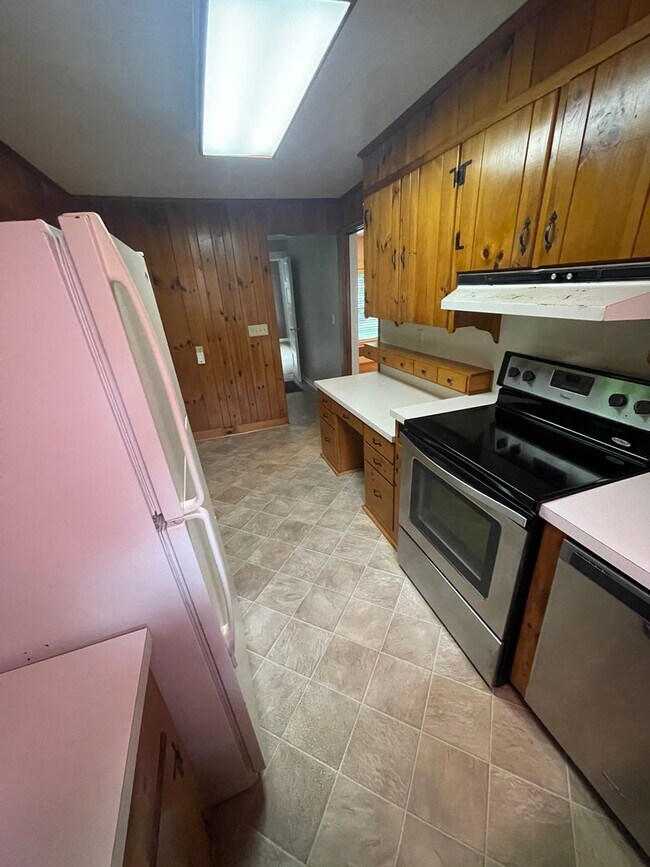 Building Photo - 296 Middle Fork Rd