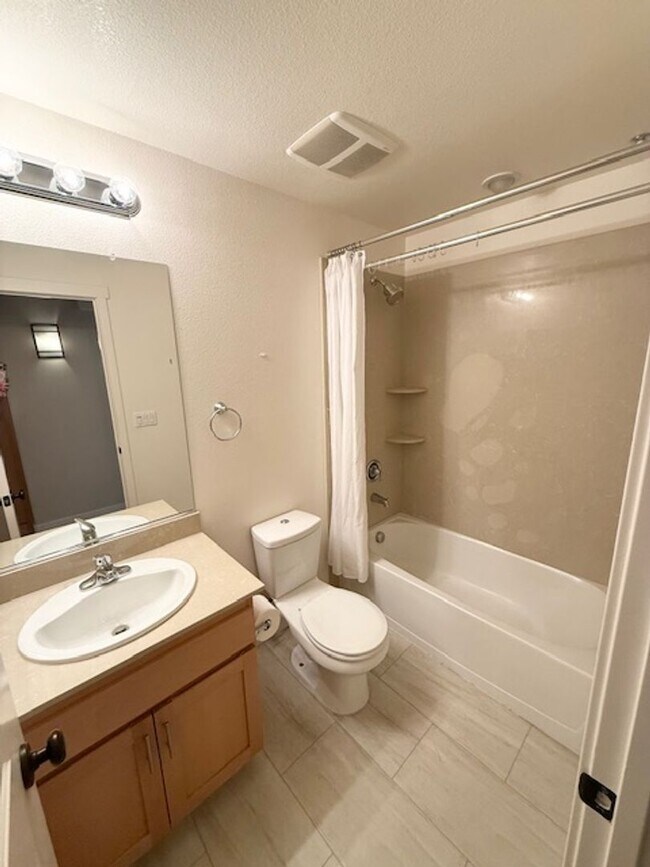 Building Photo - Well-Kept 2BD/2BA Condo Near Downtown Livermore! - Extra Large 2.5 Car Garage with Additional Sto...