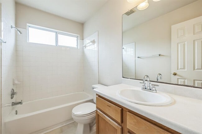 Building Photo - 904 Sally Lunn Way
