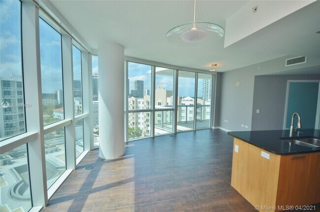 Building Photo - 480 NE 30th St