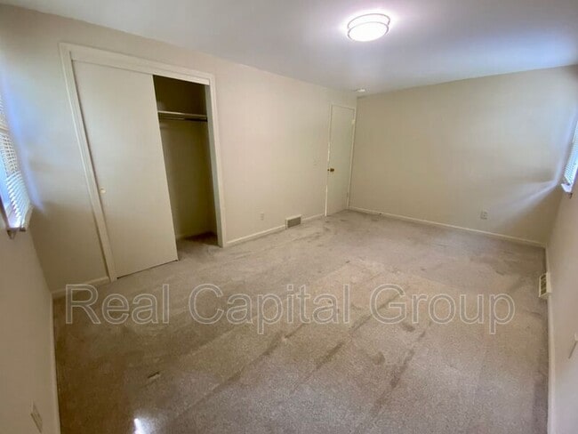 Building Photo - 183 Sunshine Dr