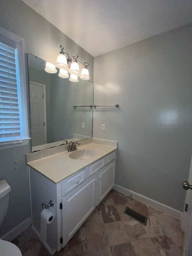 Building Photo - Your Dream Home is Waiting for You! Yardwo...