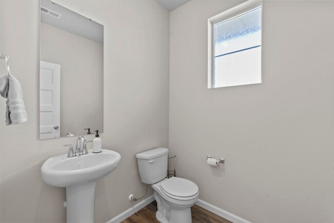 Building Photo - Beautiful 4 bedroom home