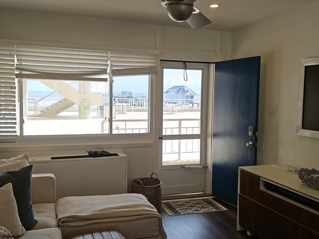 Building Photo - 6100 Boardwalk