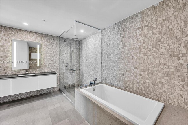 Building Photo - 88 SW 7th St