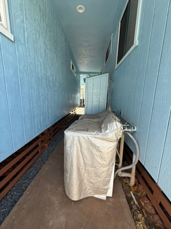 Building Photo - Unfurnished 1 bed/1 bath PET FRIENDLY - wa...