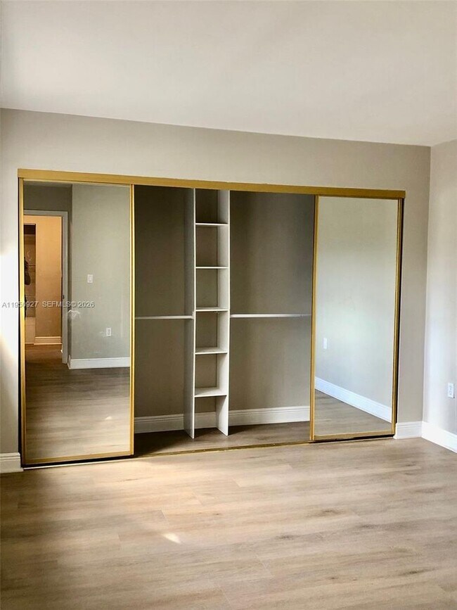 Building Photo - 4708 SW 67th Ave