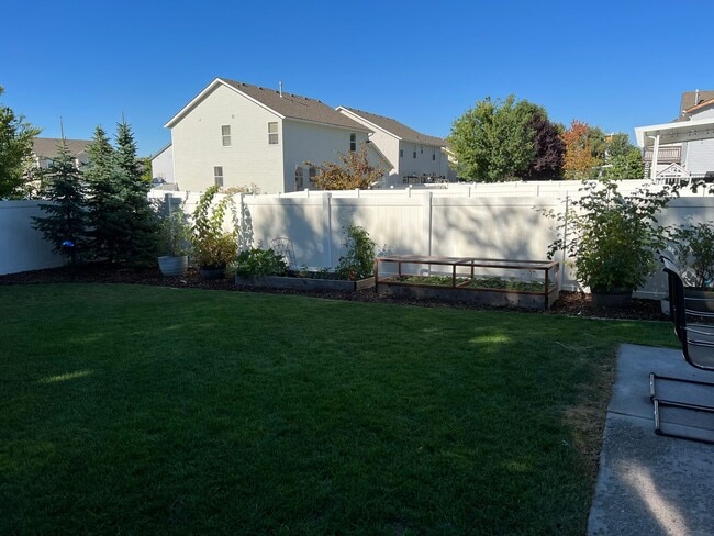 Building Photo - New on the market!