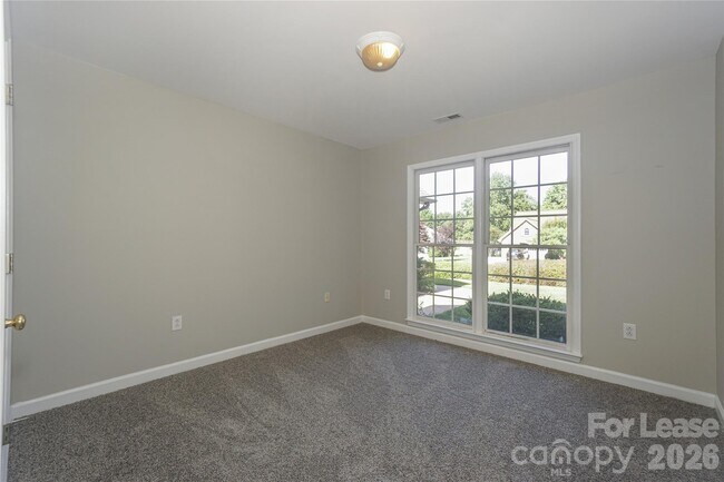 Building Photo - 840 Emerson Dr