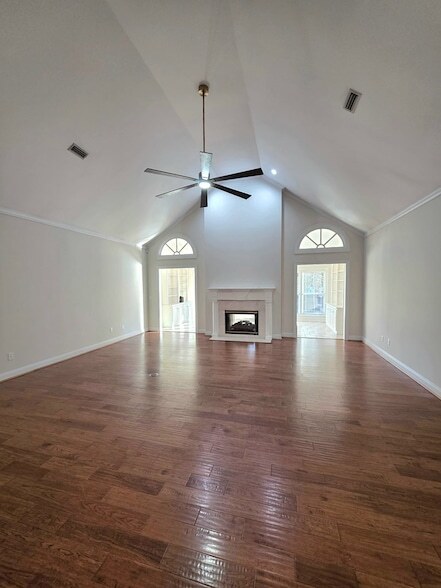 Building Photo - 107 Edinburgh Way