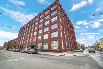 Building Photo - Fulton Market 2 Bed/2 Bath Timber Loft! Brand New Hardwood Floors! Rooftop Deck!