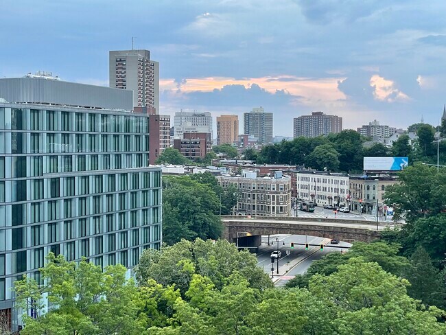 Building Photo - 77 Pond Ave