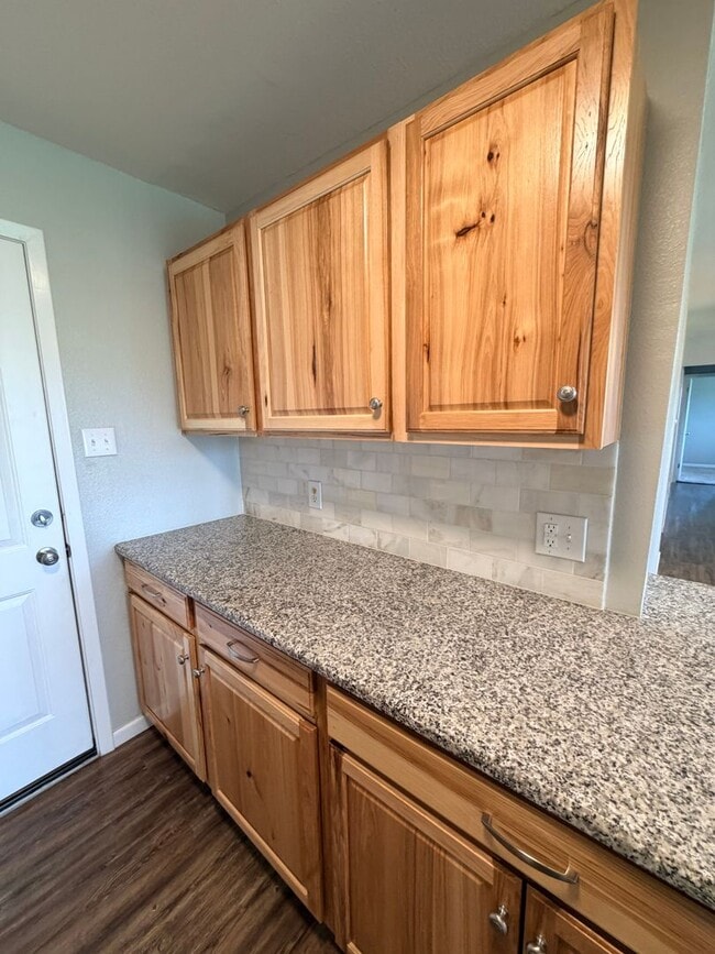 Building Photo - Updated 3/2 home with shop