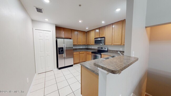 Building Photo - 7063 Deer Lodge Cir