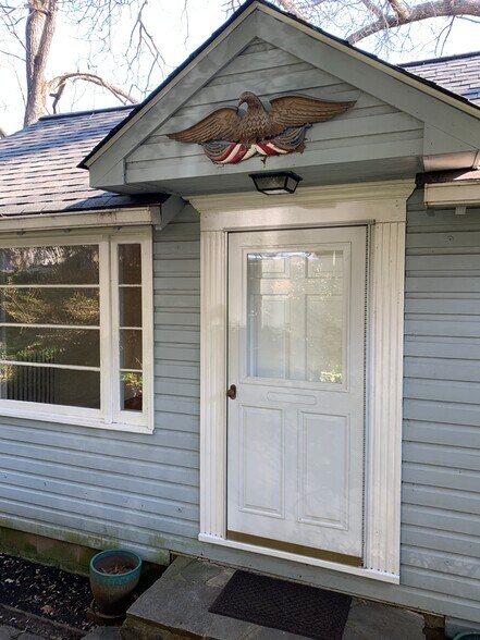 Primary Photo - 1471 Point Way