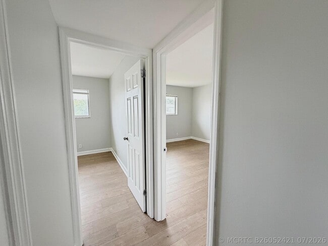 Building Photo - 1501 Crescent Cir