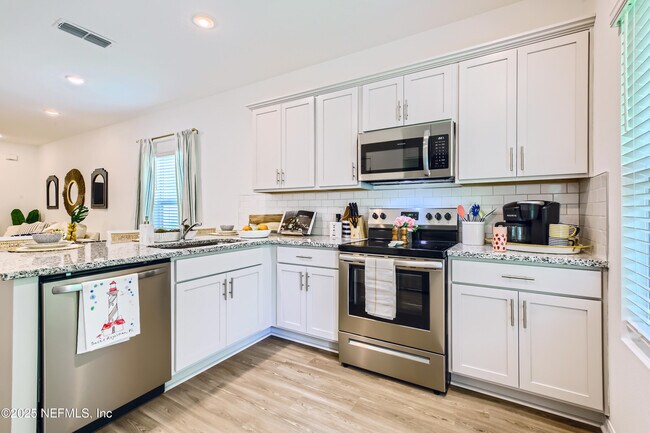 Building Photo - 36 Soria Dr