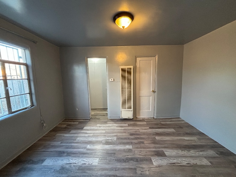 Building Photo - 242 Wisconsin St NE