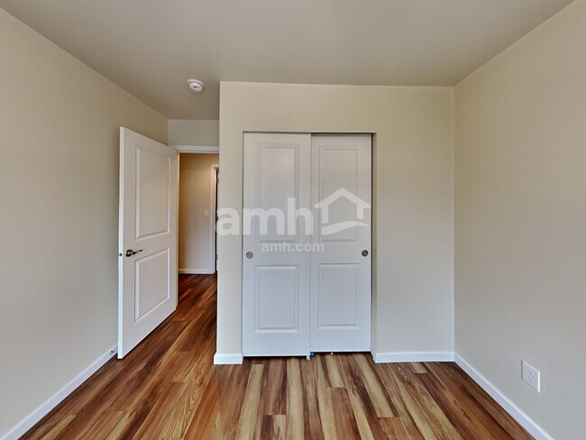 Building Photo - 2655 Moore St