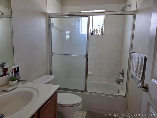 Building Photo - 3018 N Evergreen Cir
