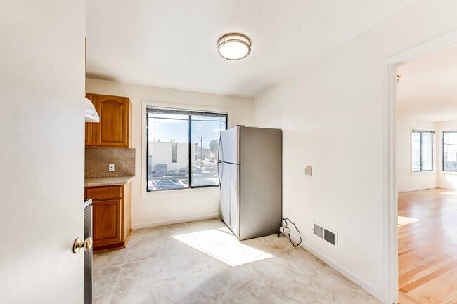 Building Photo - Top-Floor 2BD/1BA Near Ocean Beach & Golden Gate Park