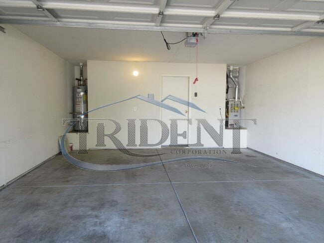Building Photo - 970-972 Crisp Dr