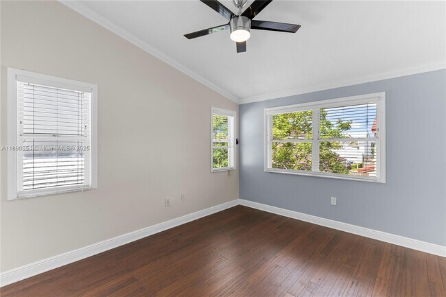 Building Photo - 20003 NE 6th Ct Cir