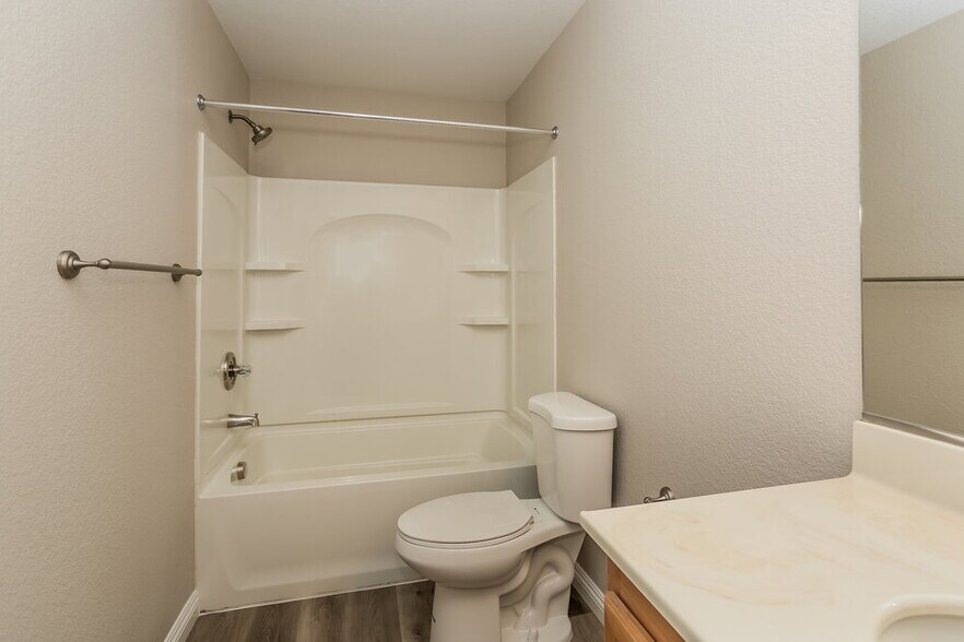 Building Photo - 10708 Bayview House Ave