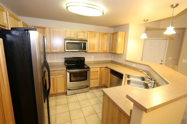 Building Photo - Spacious Top-Floor Condo in Las Casas at Broadmoor Bluffs | 2 Bed / 2 Bath + Garage, Very close t...