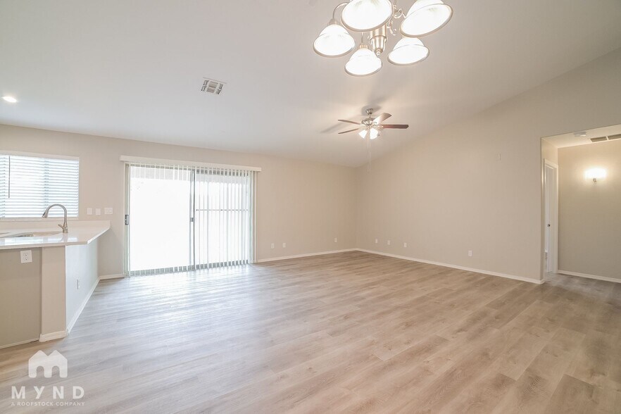 Building Photo - 2236 S 82nd Ln