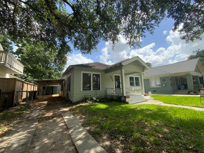 Building Photo - 912 W Melwood St