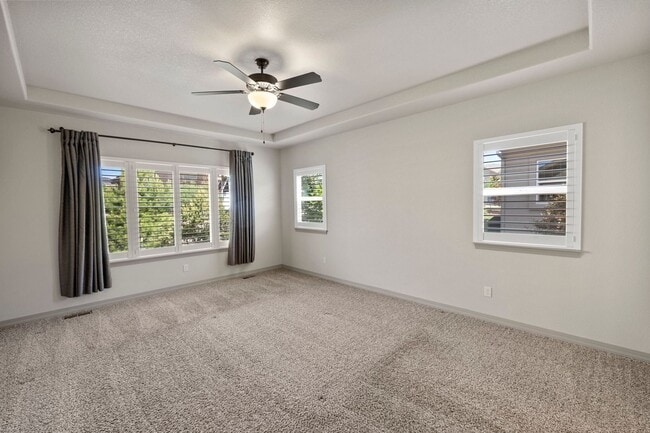 Building Photo - BEAUTIFUL 4BD + OFFICE MAIN-LEVEL LIVING H...