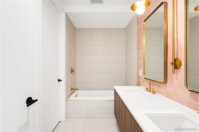 Building Photo - 3520 Chestnut Pl