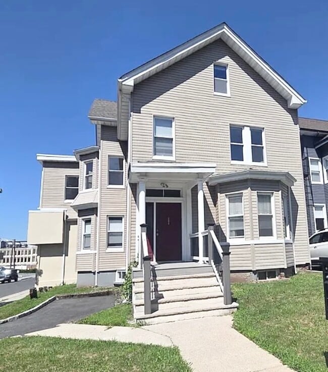 Building Photo - 101 2nd St