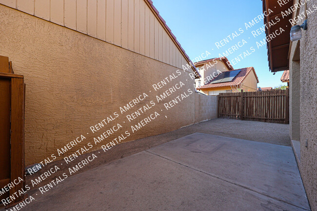 Building Photo - 14838 N 24th Dr