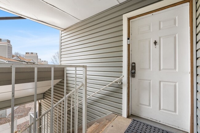 Building Photo - Bright and Spacious 2-Bedroom Condo + Loft...