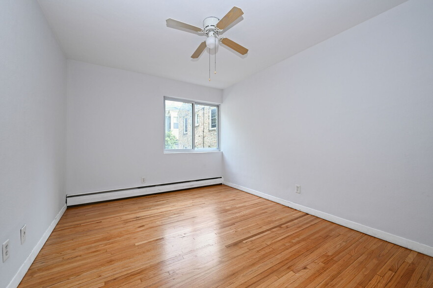 Building Photo - 515 5th St SE