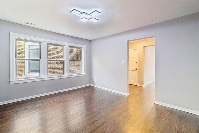 Building Photo - 6224 N Albany Ave