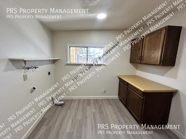 Building Photo - 711 N Oracle-