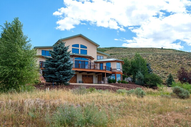 Building Photo - 595 S Foothill Dr
