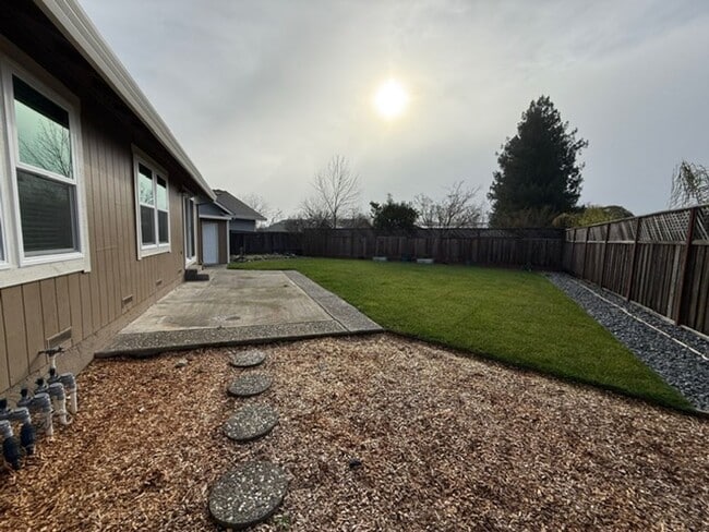 Building Photo - 3 Bedroom/2 Bathroom Home Available in Rincon Valley!