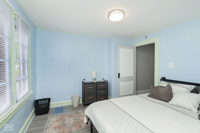 Building Photo - 4237 Graceland Ave