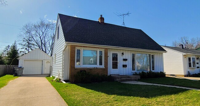 Building Photo - 185 N 90th St