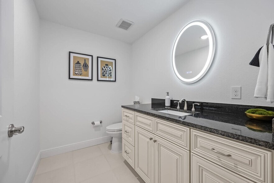 Building Photo - 605 Kemp St