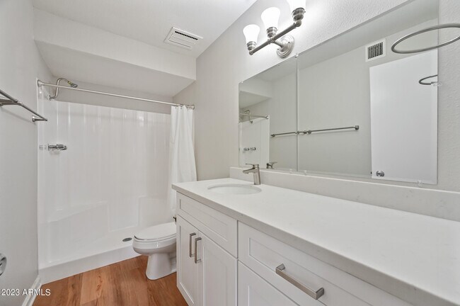 Building Photo - 11044 N 28th Dr